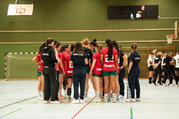 Germany U20w vs. Portugal U20w, Handball, Vier-Nationenturnier, 11.6.2026, Saision 2025 2026, Hannover Die Mannschaft von Portugal U20 Frauen (POR) bei einer Auszeit Hannover Sporthalle Sahlkamp Deutschland
