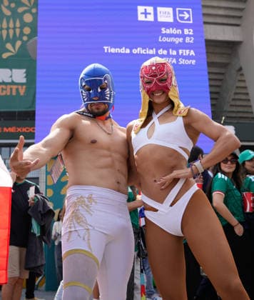 June 11, 2026, Mexico City, Mexico, Mexico: Supporters of Mexico pose for the photo during the FIFA World Cup, WM, Weltmeisterschaft, Fussball 2026 Group A match between Mexico and South Africa at Mexico City Stadium on June 11, 2026 in Mexico City, Mexico. Mexico V South Africa: Group A - FIFA World Cup 2026  - ZUMAa181 20260611_zaa_a181_019 Copyright: xJosexBretonx