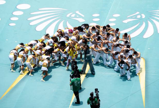 Fußball, Herren, FIFA World Cup, WM, Weltmeisterschaft, Fussball 2026 in Mexiko, Kanada und USA, Eröffnungsspiel in Mexiko-City (Gruppe A, 1. Spieltag), Mexiko - Südafrika, Shakira und Burna Boy mit Tänzern bei der Eröffnungszeremonie, 11.06. 2026,