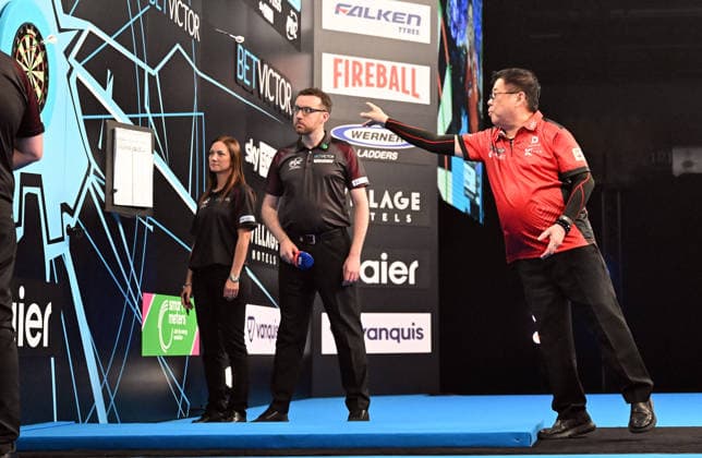 11.06.2026, xhbx, Dart World Cup of Darts 2025, v.l. Paul Lim (Singapur) (DFL DFB REGULATIONS PROHIBIT ANY USE OF PHOTOGRAPHS as IMAGE SEQUENCES and or QUASI-VIDEO) Frankfurt
