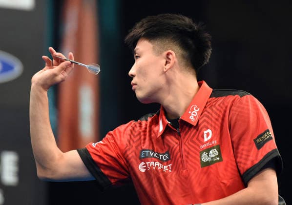 11.06.2026, xhbx, Dart World Cup of Darts 2025, v.l. Phuay Wei Tan (Singapur) (DFL DFB REGULATIONS PROHIBIT ANY USE OF PHOTOGRAPHS as IMAGE SEQUENCES and or QUASI-VIDEO) Frankfurt