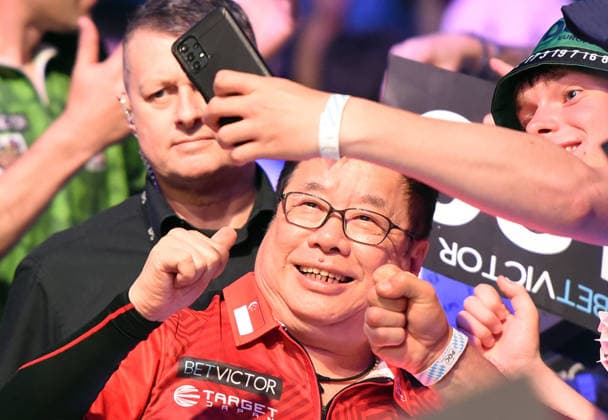 11.06.2026, xhbx, Dart World Cup of Darts 2025, v.l. Paul Lim (Singapur) (DFL DFB REGULATIONS PROHIBIT ANY USE OF PHOTOGRAPHS as IMAGE SEQUENCES and or QUASI-VIDEO) Frankfurt