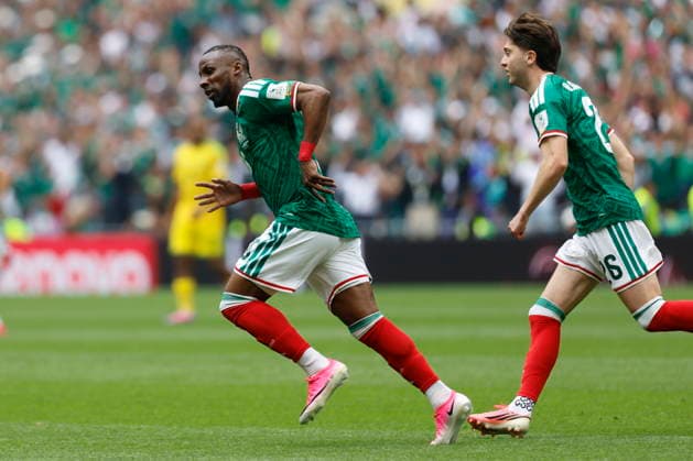 FIFA World Cup, WM, Weltmeisterschaft, Fussball 2026 - Group A - Mexico vs South Africa Julian Quinones of Mexico (L) celebrates scoring the 1-0 goal during the FIFA World Cup 2026 Group A match between Mexico and South Africa in Mexico City, Mexico, 11 June 2026. Mexico City Mexico  Copyright: xSASHENKAxGUTIERREZx