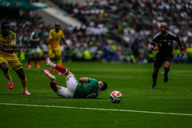 Mexico v South Africa - FIFA World Cup, WM, Weltmeisterschaft, Fussball 2026 - Group A MEXICO CITY, MEXICO - JUNE 11: Erik Lira (6) of Mexico falls during the World Cup First Stage Group A match between Mexico and South Africa at Estadio Azteca (Mexico Stadium) in Mexico City, Mexico on June 11, 2026. Juancho Torres Anadolu Mexico City Mexico. Editorial use only. Please get in touch for any other usage.  Copyright: x2026xAnadoluxJuanchoxTorresx