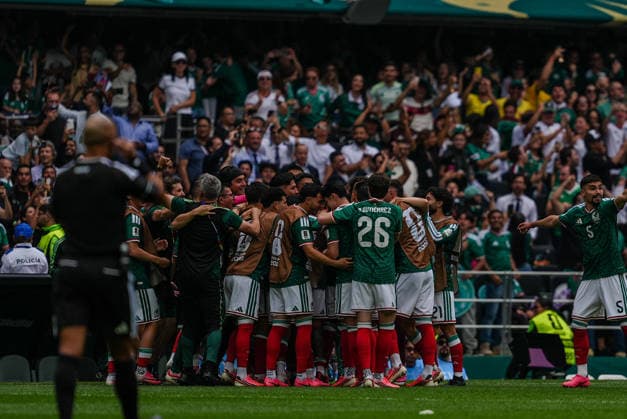Mexico v South Africa - FIFA World Cup, WM, Weltmeisterschaft, Fussball 2026 - Group A MEXICO CITY, MEXICO - JUNE 11: Julian Quinones of Mexico celebrates with his teammates after scoring a goal during the World Cup First Stage Group A match between Mexico and South Africa at Estadio Azteca (Mexico Stadium) in Mexico City, Mexico on June 11, 2026. Juancho Torres Anadolu Mexico City Mexico. Editorial use only. Please get in touch for any other usage.  Copyright: x2026xAnadoluxJuanchoxTorresx