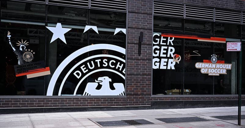 Fussball FIFA WM 2026 11.06.2026 Aussenansicht des German House of Soccer in Manhattan New York, Pre Opening beim Eroeffnungsspiel der WM 2026, Mexiko - Suedafrika
