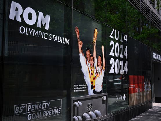 Fussball FIFA WM 2026 11.06.2026 Aussenansicht des German House of Soccer in Manhattan New York, Pre Opening beim Eroeffnungsspiel der WM 2026, Mexiko - Suedafrika, erster Deutscher WM Sieg 1954 in Bern Schweiz und der zweite Deutscher WM Sieg 1974 in Muenchen.