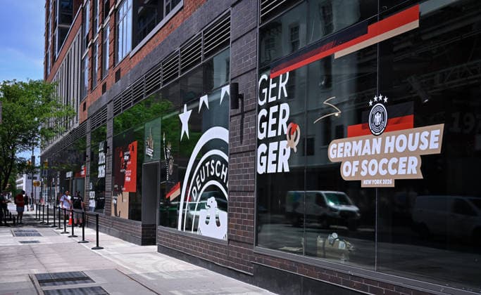 Fussball FIFA WM 2026 11.06.2026 Aussenansicht des German House of Soccer in Manhattan New York, Pre Opening beim Eroeffnungsspiel der WM 2026, Mexiko - Suedafrika