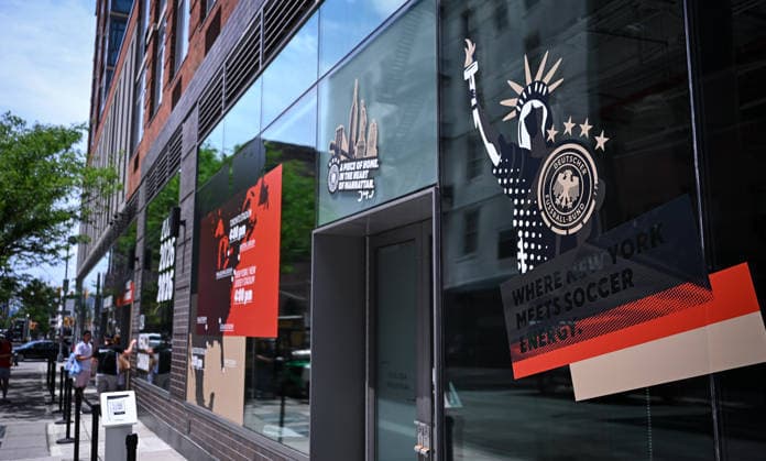 Fussball FIFA WM 2026 11.06.2026 Aussenansicht des German House of Soccer in Manhattan New York, Pre Opening beim Eroeffnungsspiel der WM 2026, Mexiko - Suedafrika