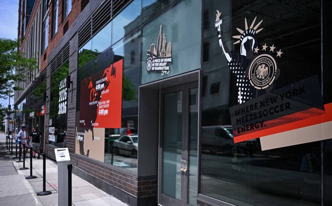 Fussball FIFA WM 2026 11.06.2026 Aussenansicht des German House of Soccer in Manhattan New York, Pre Opening beim Eroeffnungsspiel der WM 2026, Mexiko - Suedafrika