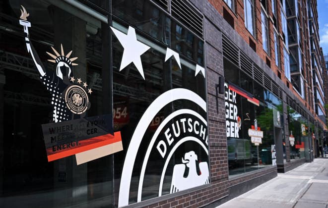 Fussball FIFA WM 2026 11.06.2026 Aussenansicht des German House of Soccer in Manhattan New York, Pre Opening beim Eroeffnungsspiel der WM 2026, Mexiko - Suedafrika