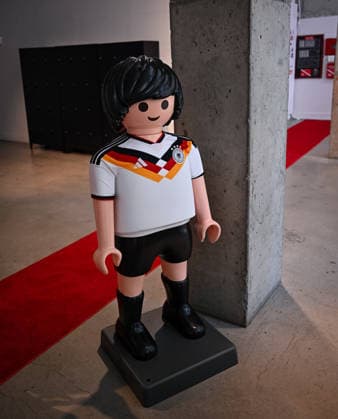 Fussball FIFA WM 2026 11.06.2026 German House of Soccer in Manhattan New York, Pre Opening beim Eroeffnungsspiel der WM 2026, Mexiko - Suedafrika, Playmobil Figur Fussball - Nationalspieler Deutschland