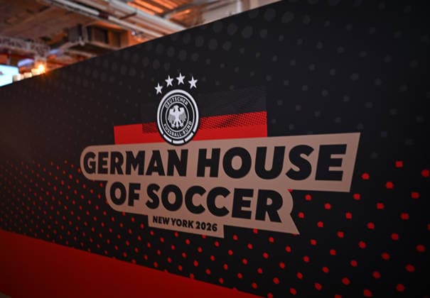 Fussball FIFA WM 2026 11.06.2026 German House of Soccer in Manhattan New York, Pre Opening beim Eroeffnungsspiel der WM 2026, Mexiko - Suedafrika, Logo