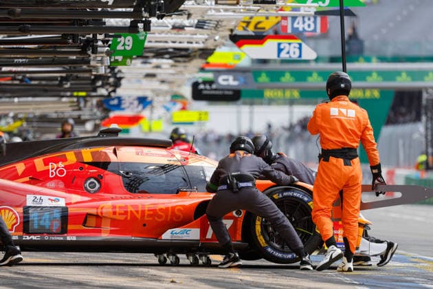 24 HEURES DU MANS 2026 - FREE PRACTICE AND QUALIFIYING SESSION 17 LOTTERER Andrà (ger), DERANI Pipo (bra), JAUBERT Mathys (fra), Genesis Magma Racing, Genesis GMR-001 17, Hypercar, pitstop, arrêt aux stands, during the Free Practice and Qualifying session of the 24 Hours of Le Mans 2026, 3rd round of the 2026 FIA World Endurance Championship, from June 10 to 11, 2026 on the Circuit des 24 Heures du Mans in Le Mans, France - Le MansFrance Copyright: xFREDERICxLExFLOCxHx