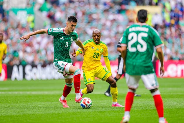 FIFA World Cup, WM, Weltmeisterschaft, Fussball 2026 FIFA WORLD CUP 2026 MEXICO VS SOUTH AFRICA 11062026 MEXICO CITY, MEXICO. Action photo of Khuliso Mudau (20) of South Africa and Cesar Montes (3) of the Mexico national team, Nationalteam during the opening game of the FIFA World Cup 2026, held at the Estadio Ciudad de MÃ xico of Mexico City. Foto de accion de Khuliso Mudaou (20) de Sudafrica y Cesar Montes (3) de la Seleccion Nacional de Mexico, durante el juego inaugural de la Copa del Mundo 2026 de la FIFA, celebrado en el Estadio Ciudad de MÃ xico de la Ciudad de MÃ xico. PHOTO BY IMAGENSHOP AGENCIA FOTOGRAFICA MEXICO CITY MEXICO CITY MEXICO