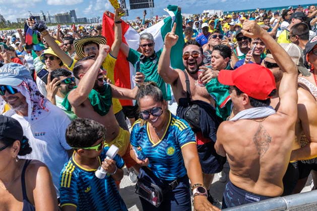 FIFA World Cup, WM, Weltmeisterschaft, Fussball 2026 Mexico vs South Africa match watch party in Miami People attend the FIFA World Cup 2026 Mexico vs South Africa match watch party in Miami Beach, Florida, USA, 11 June 2026. MIAMI FLORIDA United States  Copyright: xCRISTOBALxHERRERA-ULASHKEVICHx