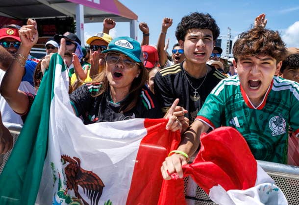 FIFA World Cup, WM, Weltmeisterschaft, Fussball 2026 Mexico vs South Africa match watch party in Miami People attend the FIFA World Cup 2026 Mexico vs South Africa match watch party in Miami Beach, Florida, USA, 11 June 2026. MIAMI FLORIDA United States  Copyright: xCRISTOBALxHERRERA-ULASHKEVICHx