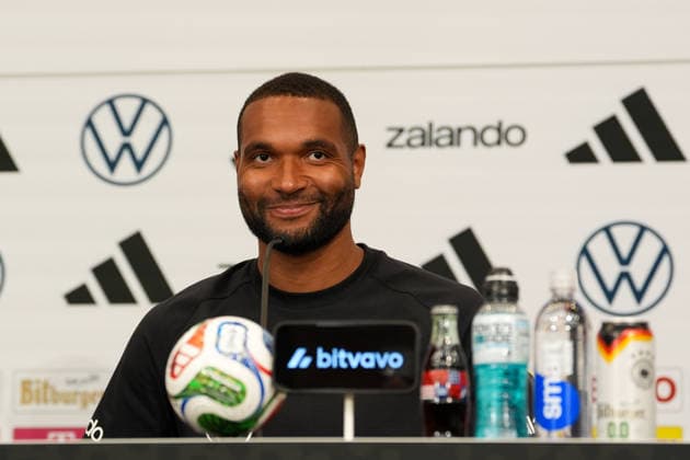 Jonathan Tah (Deutschland, 4) nimmt an Pressekonferenz. USA, Deutsche Fussballnationalmannschaft, Pressekonferenz, Winston-Salem, 11.06.2026 USA, Deutsche Fussballnationalmannschaft, Pressekonferenz, Winston-Salem, 11.06.2026 Winston-Salem