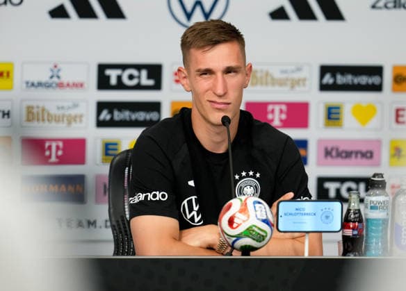 Nico Schlotterbeck (Deutschland, 15) nimmt an Pressekonferenz. USA, Deutsche Fussballnationalmannschaft, Pressekonferenz, Winston-Salem, 11.06.2026 USA, Deutsche Fussballnationalmannschaft, Pressekonferenz, Winston-Salem, 11.06.2026 Winston-Salem