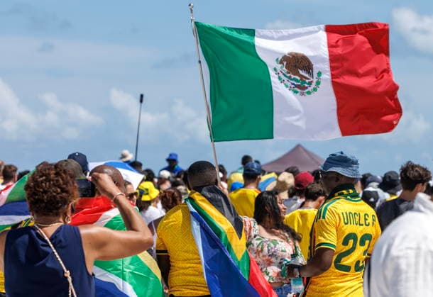 FIFA World Cup, WM, Weltmeisterschaft, Fussball 2026 Mexico vs South Africa match watch party in Miami People attend the FIFA World Cup 2026 Mexico vs South Africa match watch party in Miami Beach, Florida, USA, 11 June 2026. MIAMI FLORIDA United States  Copyright: xCRISTOBALxHERRERA-ULASHKEVICHx