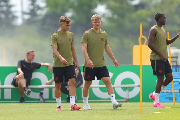 Luc de Fougerolles of Canada interacts with Niko Sigur of Canada during the training session before the 2026 FIFA World Cup, WM, Weltmeisterschaft, Fussball game between Canada and Bosnia and Herzegovina at Toronto FC Training Ground on June 11, 2026 in Toronto, Ontario, Canada  Copyright: xCurtisxWongx xSPPx Sportspressphoto_SPR165031