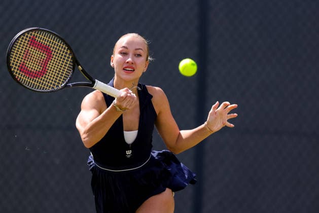 ROSMALEN, NETHERLANDS - JUNE 11: Anastasia Potapova of Austria plays a forehand in her Women s Singles Second Round match against Zeynep Sonmez of Turkey during Day 4 of the Libema Open Grass Court Championships at the Autotron on June 11, 2026 in Rosmalen, Netherlands.  Copyright: xRenexNijhuis MBxMediax