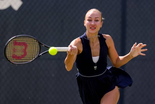 ROSMALEN, NETHERLANDS - JUNE 11: Anastasia Potapova of Austria plays a forehand in her Women s Singles Second Round match against Zeynep Sonmez of Turkey during Day 4 of the Libema Open Grass Court Championships at the Autotron on June 11, 2026 in Rosmalen, Netherlands.  Copyright: xRenexNijhuis MBxMediax
