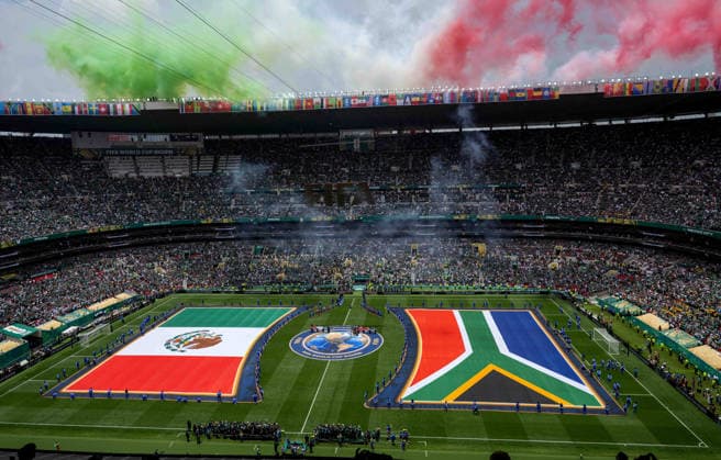 Fußball, Herren, FIFA World Cup, WM, Weltmeisterschaft, Fussball 2026 in Mexiko, Kanada und USA, Eröffnungsspiel in Mexiko-City (Gruppe A, 1. Spieltag), Mexiko - Südafrika, Übersicht beim Einlaufen beider Teams, 11.06. 2026,