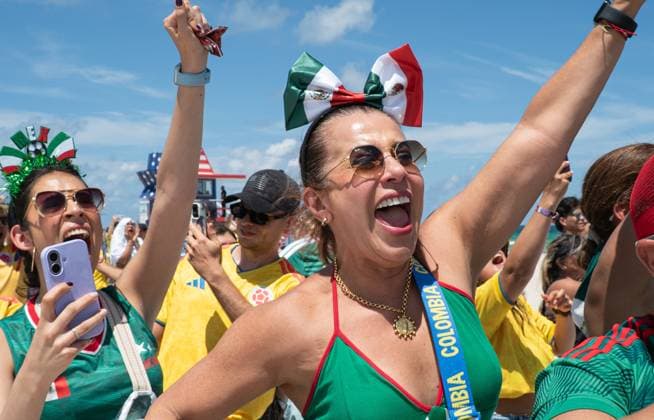 Miami Beach hosts free public kickoff watch party for FIFA World MIAMI BEACH, FLORIDA, UNITED STATES - JUNE 11: A fan from Colombia and Mexico celebrates on the beach during the live broadcast of the opening ceremony of the 2026 FIFA World Cup, WM, Weltmeisterschaft, Fussball and the opening match between Mexico and South Africa on giant screens located along the boardwalk in Miami Beach, Florida, on June 11, 2026. Jesus Olarte Anadolu Miami United States. Editorial use only. Please get in touch for any other usage.  Copyright: x2026xAnadoluxJesusxOlartex