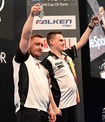 11.06.2026, xhbx, Dart World Cup of Darts 2025, v.l. Martin Schindler (Deutschland), Ricardo Pietreczko (Deutschland) jubeln jubelt nach Spielende. (DFL DFB REGULATIONS PROHIBIT ANY USE OF PHOTOGRAPHS as IMAGE SEQUENCES and or QUASI-VIDEO Frankfurt