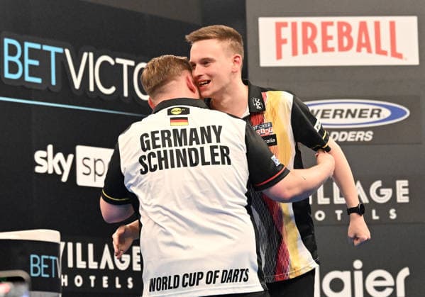 11.06.2026, xhbx, Dart World Cup of Darts 2025, v.l. Martin Schindler (Deutschland), Ricardo Pietreczko (Deutschland) jubeln jubelt nach Spielende. (DFL DFB REGULATIONS PROHIBIT ANY USE OF PHOTOGRAPHS as IMAGE SEQUENCES and or QUASI-VIDEO Frankfurt