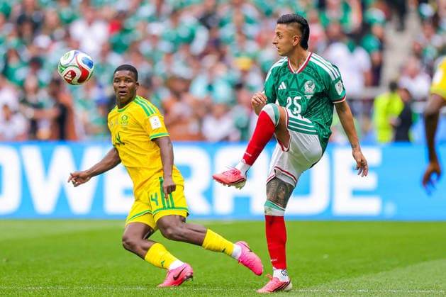 FIFA World Cup, WM, Weltmeisterschaft, Fussball 2026 FIFA WORLD CUP 2026 MEXICO VS SOUTH AFRICA 11062026 MEXICO CITY, MEXICO. Action photo of Roberto Alvarado (25) of Mexico and Mbekezeli Mbokazi (14) of South Africa, during the opening game of the FIFA World Cup 2026, held at the Estadio Ciudad de MÃ xico of Mexico City. Foto de accion de Roberto Alvarado (25) de Mexico y Mbekezeli Mbokazi (14) de Sudafrica, durante el juego inaugural de la Copa del Mundo 2026 de la FIFA, celebrado en el Estadio Ciudad de MÃ xico de la Ciudad de MÃ xico. PHOTO BY IMAGENSHOP AGENCIA FOTOGRAFICA MEXICO CITY MEXICO CITY MEXICO