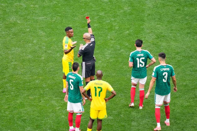Mexico v South Africa: Group A - FIFA World Cup, WM, Weltmeisterschaft, Fussball 2026 Themba Zwane of South Africa see the red card during the FIFA World Cup 2026 Group A match between Mexico and South Africa at Mexico City Stadium on June 11, 2026 in Mexico City, Mexico. Mexico City Mexico  Copyright: xJosexBretonx originalFilename:bretonhernandez-mexicovs260611_npfp0.jpg