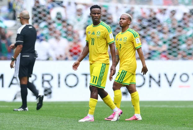 South Africa s Themba Zwane (11) walks off the field after being show a red card for striking Mexico s Roberto Alvarado in the second half of a FIFA World Cup, WM, Weltmeisterschaft, Fussball match at Aztec Stadium in Mexico City, Mexico, on Thursday, June 11, 2026. It was the second red card given to South Africa in the match.  MEX20260611923 CHRISTIANxBRUNSKILL