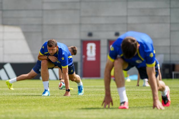 Bosnia and Herzegovina Training Day - 2026 FIFA World Cup, WM, Weltmeisterschaft, Fussball Edin DZEKO 11 of Bosnia and Herzegovina national football team warms-up during the training day ahead the 2026 FIFA World Cup Group B match against Canada at Centennial Park. on June 11, 2026 in Toronto, Canada. (Photo by Leonardo Ramirez Eyepix Group) Copyright: xLeonardoxRamirezx xEyepixxGroupx LR11062026-01325