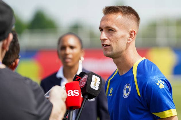 June 11, 2026, Toronto, Ciudad de Mexico, Canada: Amar MEMIC 15 of Bosnia and Herzegovina national football team attending media during the training day ahead the 2026 FIFA World Cup, WM, Weltmeisterschaft, Fussball Group B match against Canada at Centennial Park. on June 11, 2026 in Toronto, Canada. Bosnia And Herzegovina Training Day - 2026 FIFA World Cup  - ZUMAe321 20260611_zsa_e321_031 Copyright: xLeonardoxRamirezx