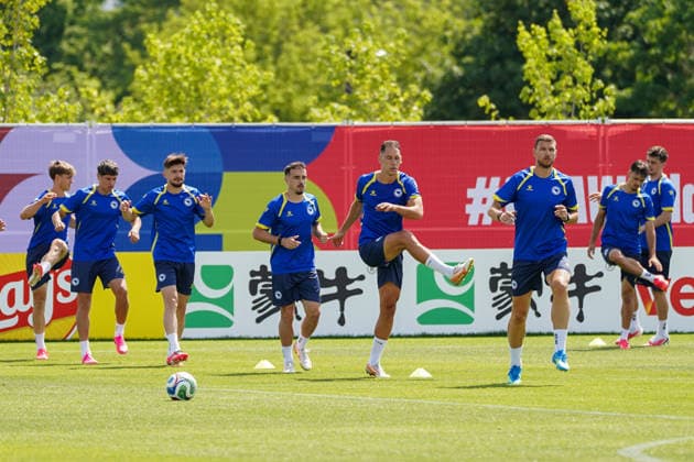 June 11, 2026, Toronto, Ciudad de Mexico, Canada: Bosnia and Herzegovina national football team warms-up during the training day ahead the 2026 FIFA World Cup, WM, Weltmeisterschaft, Fussball Group B match against Canada at Centennial Park. on June 11, 2026 in Toronto, Canada. Bosnia And Herzegovina Training Day - 2026 FIFA World Cup  - ZUMAe321 20260611_zsa_e321_033 Copyright: xLeonardoxRamirezx
