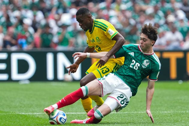 Sphephelo Sithole of South Africa (L) and Brian Gutierrez of Mexico (R) during a FIFA Men’s World Cup 2026 Group Stage football match between Mexico and South Africa at Mexico City Stadium, in Mexico City on June 11th 2026 (Photo by Alexandra Fechete SPP)  Copyright: xAlexandraxFechete SPPx Sportspressphoto_SPR165089