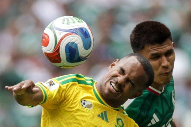 MEXICO, MEXICO CITY - JUNE 11, 2026: South Africa s Iqraam Rayners (L) and Mexico s Jesus Gallardo fight for the ball in the 2026 FIFA World Cup, WM, Weltmeisterschaft, Fussball Group A football match between Mexico and South Africa at Mexico City Stadium. Mikhail Sinitsyn TASS  93686743