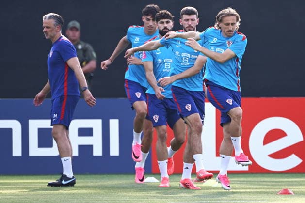 Alexandria, USA, 110626. Croatian players Petar Musa, Josko Gvardiol, Petar Sucic and Luka Modric during the training of the Croatian football national team, Nationalteam in the base camp at Episcopal Highschool during the FIFA World Cup, WM, Weltmeisterschaft, Fussball Photo: Boris Kovacev CROPIX Copyright: xxBorisxKovacevx xCROPIXx trening_hrvatska10-110626