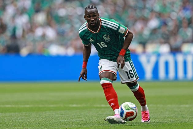 June 11, 2026, Mexico City, Mexico City, Mexico: Julian Quinones of Mexico passes the ball during the match between Mexico and South Africa for the 1st round of the group A of the FIFA World Cup, WM, Weltmeisterschaft, Fussball 2026, at Mexico City Stadium, in Mexico City, Mexico on June 11, 2026. World Cup 2026: Mexico 2:0 South Africa  - ZUMAh208 20260611_zsp_h208_023 Copyright: xHeulerxAndreyx