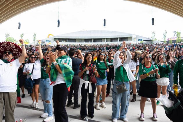 VANCOUVER, CANADA - JUNE 11: Fan supporters of Mexico cheer for a goal while watching the first match of the FIFA World Cup, WM, Weltmeisterschaft, Fussball 2026 between Mexico and South Africa during the FIFA Fan Festival at the PNE Amphitheatre in Hastings Park on June 11, 2026 in Vancouver, British Columbia, Canada.  Copyright: xAmyxElle SPPx Sportspressphoto_SPR165179