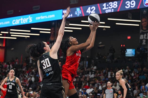 COLLEGE PARK, GA - JUNE 11: Atlanta forward Angel Reese (5) drives to the basket during the WNBA, Basketball Damen, USA game between the New York Liberty and the Atlanta Dream on June 11th, 2026 at Gateway Center Arena in College Park, GA. (Photo by Rich von Biberstein Icon Sportswire) WNBA: JUN 11 New York Liberty at Atlanta Dream EDITORIAL USE ONLY Icon260611028