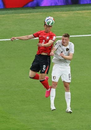 FIFA World Cup, WM, Weltmeisterschaft, Fussball 2026 - Group A - South Korea vs Czechia South Korea s Kee Han-beom (L) and Czechia s Stepan Chaloupek (R) vie for the ball during a World Cup Group A football match between South Korea and Czechia at Estadio Guadalajara in Zapopan, Mexico, 11 June 2026. Zapopan Mexico  Copyright: xYONHAPx