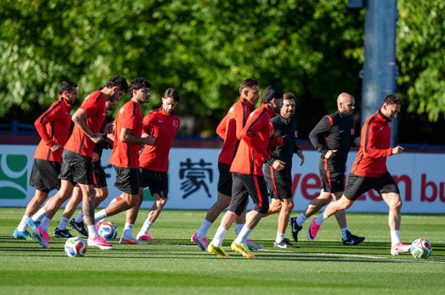 Turkish National Football Team held its first training session in Canada VANCOUVER, CANADA - JUNE 11: Turkish National Football Team players take part in their first training session in Vancouver, Canada, on June 11, 2026. Following their arrival from their main training camp in Arizona, began on-field tactical preparations ahead of their opening Group D match against Australia in the 2026 FIFA World Cup, WM, Weltmeisterschaft, Fussball Ercin Erturk Anadolu Vancouver Canada. Editorial use only. Please get in touch for any other usage.  Copyright: x2026xAnadoluxErcinxErturkx
