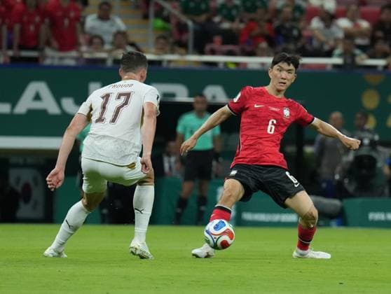 South Korea v Czechia - FIFA World Cup, WM, Weltmeisterschaft, Fussball 2026 - Group A ZAPOPAN, MEXICO - JUNE 11: Hwang In-beom of South Korea in action against Lukas Provod of Czechia during the 2026 FIFA World Cup First Stage Group A match between South Korea and Czechia at Estadio Akron (Guadalajara Stadium) in Zapopan, Guadalajara, Mexico on June 11, 2026. Luciano Gonzalez Anadolu Zapopan Mexico. Editorial use only. Please get in touch for any other usage.  Copyright: x2026xAnadoluxLucianoxGonzalezx