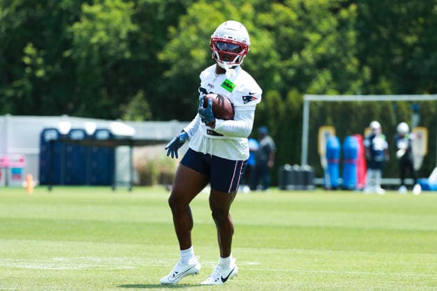 FOXBOROUGH, MA- JUNE 11: Terrell Jennings 26 of the New England Patriots with the ball in a drill during New England Patriots Minicamp on June 11, 2026, at Gillette Stadium in Foxborough, Massachusetts. (Photo by Summer Lamont Icon Sportswire) NFL, American Football Herren, USA JUN 11 New England Patriots Minicamp EDITORIAL USE ONLY Icon260611026