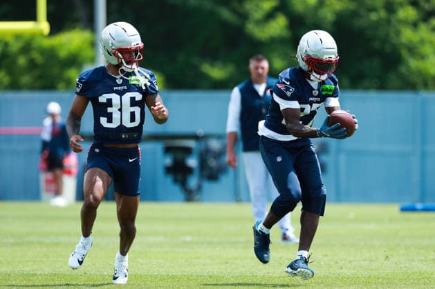 FOXBOROUGH, MA- JUNE 11: Marcellas Dial Jr. 27 of the New England Patriots catches the ball in a drill during New England Patriots Minicamp on June 11, 2026, at Gillette Stadium in Foxborough, Massachusetts. (Photo by Summer Lamont Icon Sportswire) NFL, American Football Herren, USA JUN 11 New England Patriots Minicamp EDITORIAL USE ONLY Icon260611035