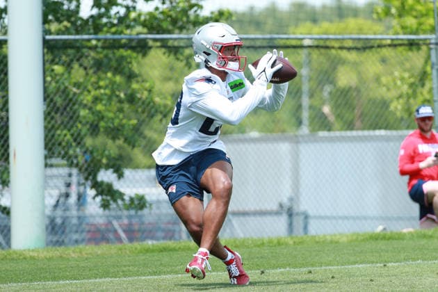 FOXBOROUGH, MA- JUNE 11: Jeremiah Webb 29 of the New England Patriots catches the ball during New England Patriots Minicamp on June 11, 2026, at Gillette Stadium in Foxborough, Massachusetts. (Photo by Summer Lamont Icon Sportswire) NFL, American Football Herren, USA JUN 11 New England Patriots Minicamp EDITORIAL USE ONLY Icon260611044