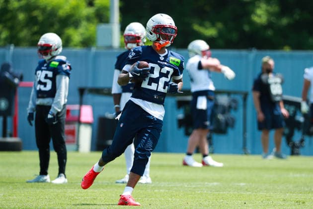 FOXBOROUGH, MA- JUNE 11: Charles Woods 22 of the New England Patriots with the ball in a drill during New England Patriots Minicamp on June 11, 2026, at Gillette Stadium in Foxborough, Massachusetts. (Photo by Summer Lamont Icon Sportswire) NFL, American Football Herren, USA JUN 11 New England Patriots Minicamp EDITORIAL USE ONLY Icon260611046